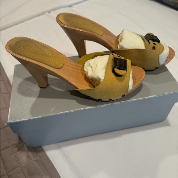 Chanel suede mustard mule heels, size 38 - Picture 2 of 4